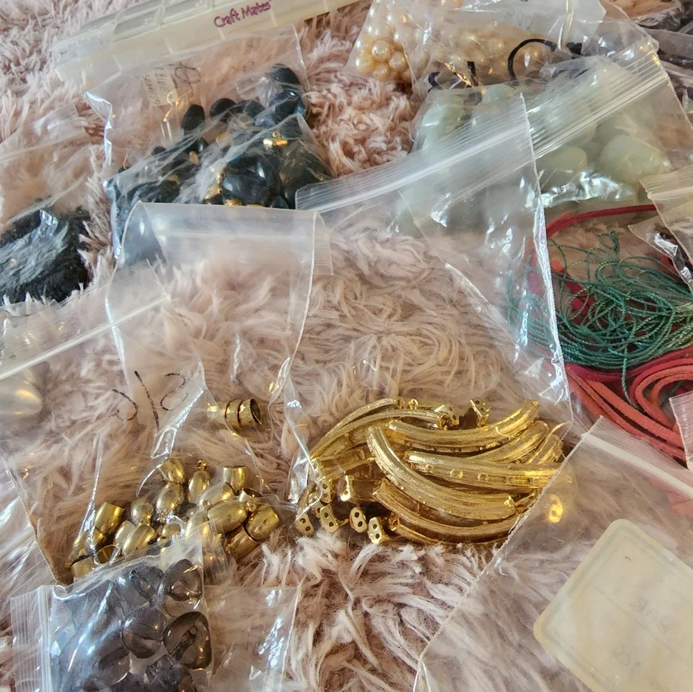 Mixture of Jewelry Making Supplies - Picture 10 of 12
